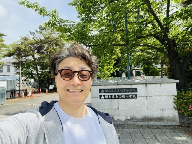 佐藤 安積高校の前で